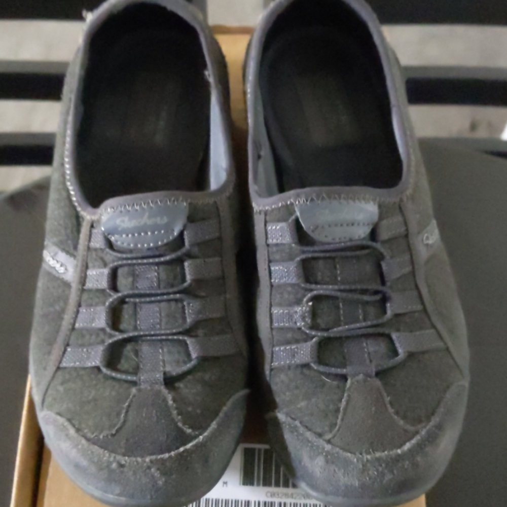 Skechers slip on sneakers